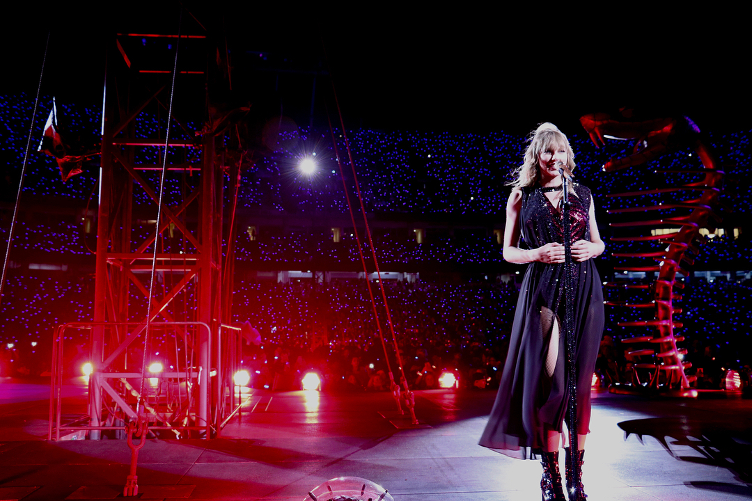 Taylor swift kansas city. Kansas Tour s.