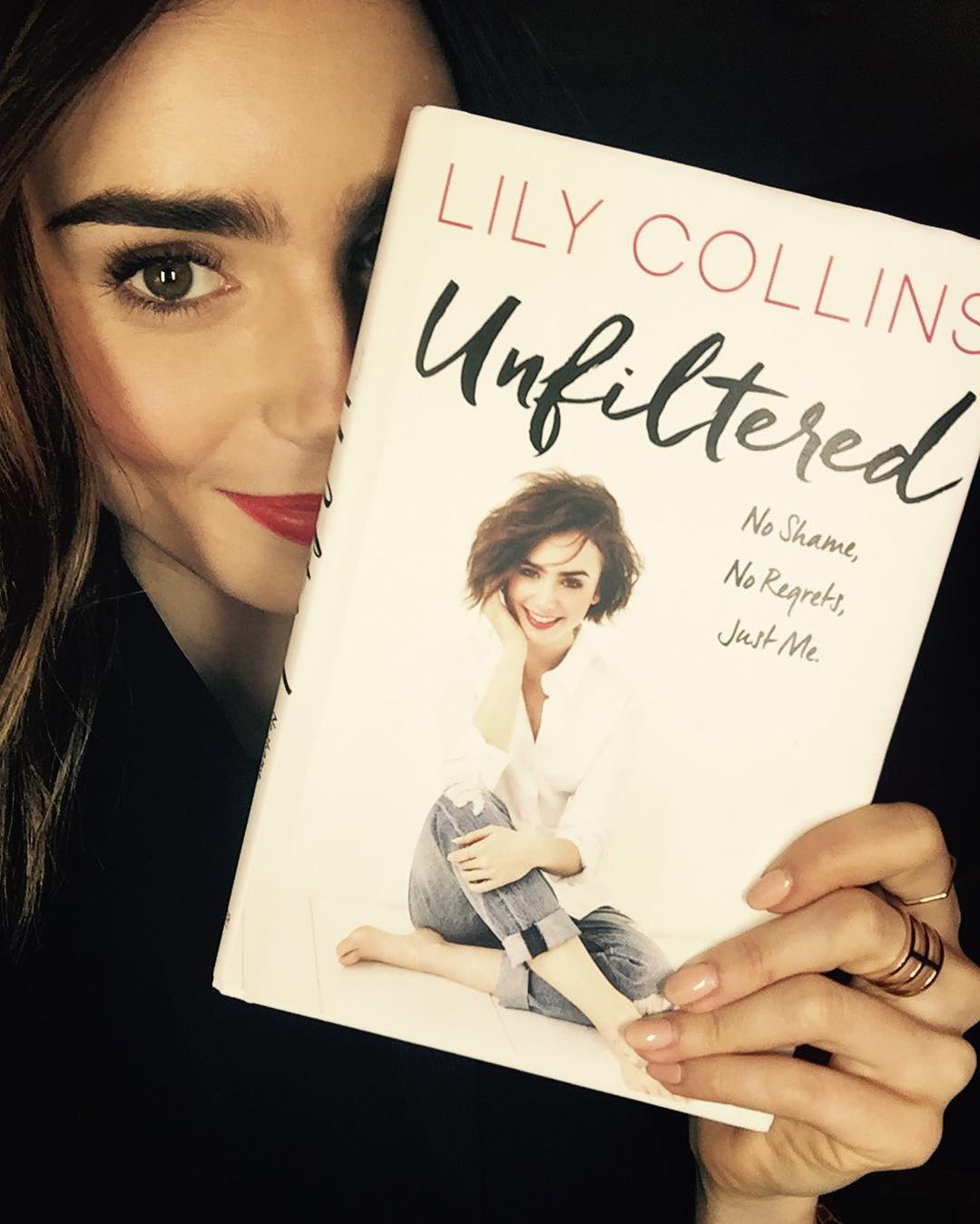 This book is me. Лили Коллинз книга без фильтра. Lily Collins книга. Лили Коллинз автограф. Лили Коллинз без фильтра.