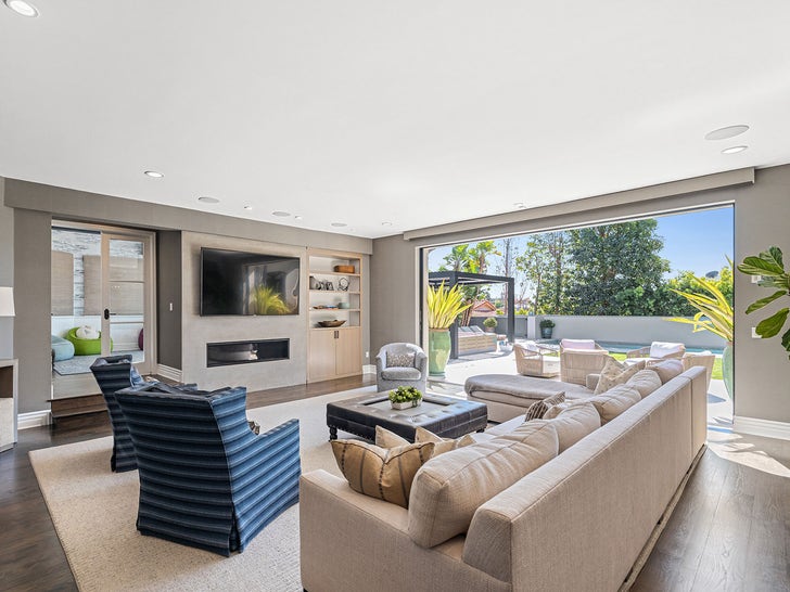 1025-luke-walton-sells-manhattan beach-home-photos-primary-2